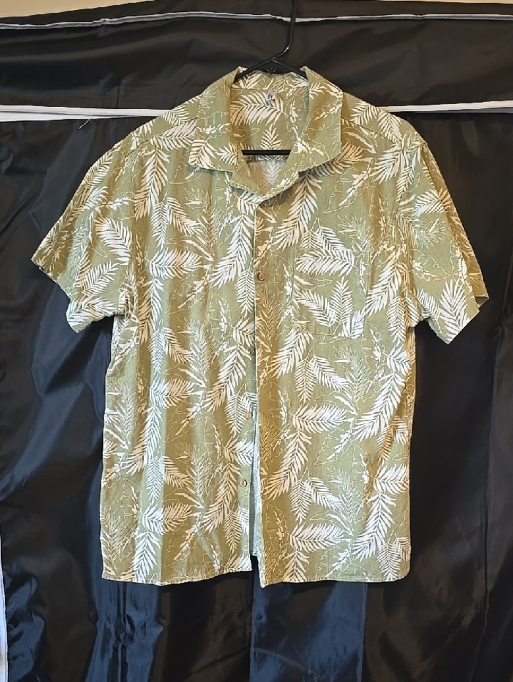 Men's Olive Green Leaf-Print Short-Sleeve Button-Down Shirt